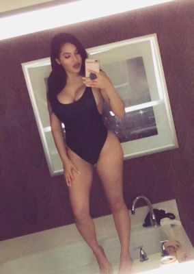 Girl escort service in Abu Dhabi from Susan