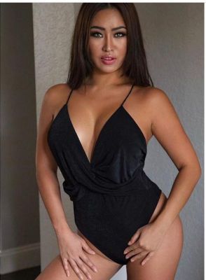 Latin escort Emma in Abu Dhabi, USD 1000 per hour