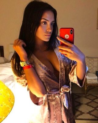 Sex dating with UAE prostitute (USD 1000 per hour)