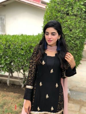 Sexy Abu Dhabi woman with tight ass, 53 kg; 167 cm