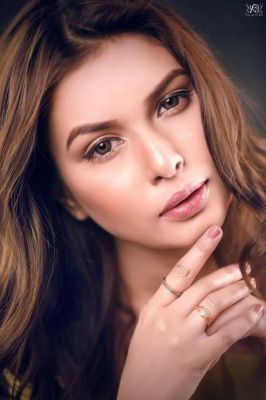 Hooriya is among the best cheap escorts in UAE. USD 1000 per hour
