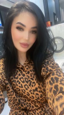 Indian call girl in Abu Dhabi: weight: 60 kg, height: 2 cm